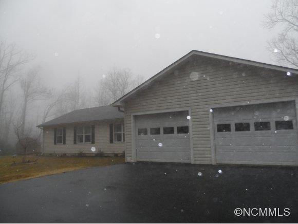 75 Uplands Road Brevard, NC 28712 - Photo 1 of 17 Gallery Image 1