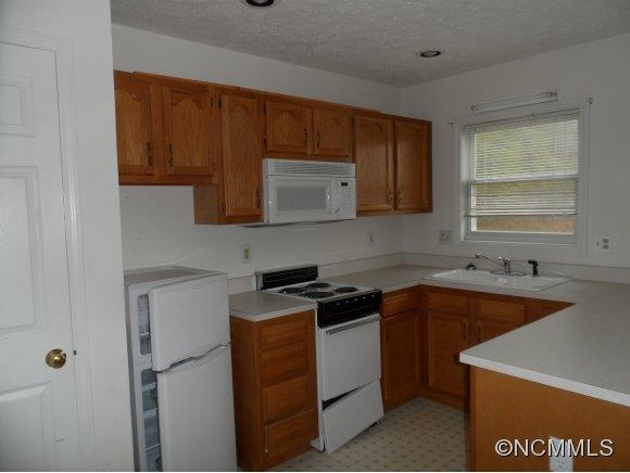75 Uplands Road Brevard, NC 28712 - Photo 3 of 17 Gallery Image 3