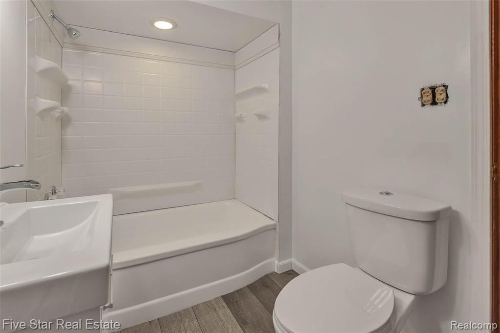 5804 Baker Road Bridgeport, MI 48722 - Photo 18 of 42