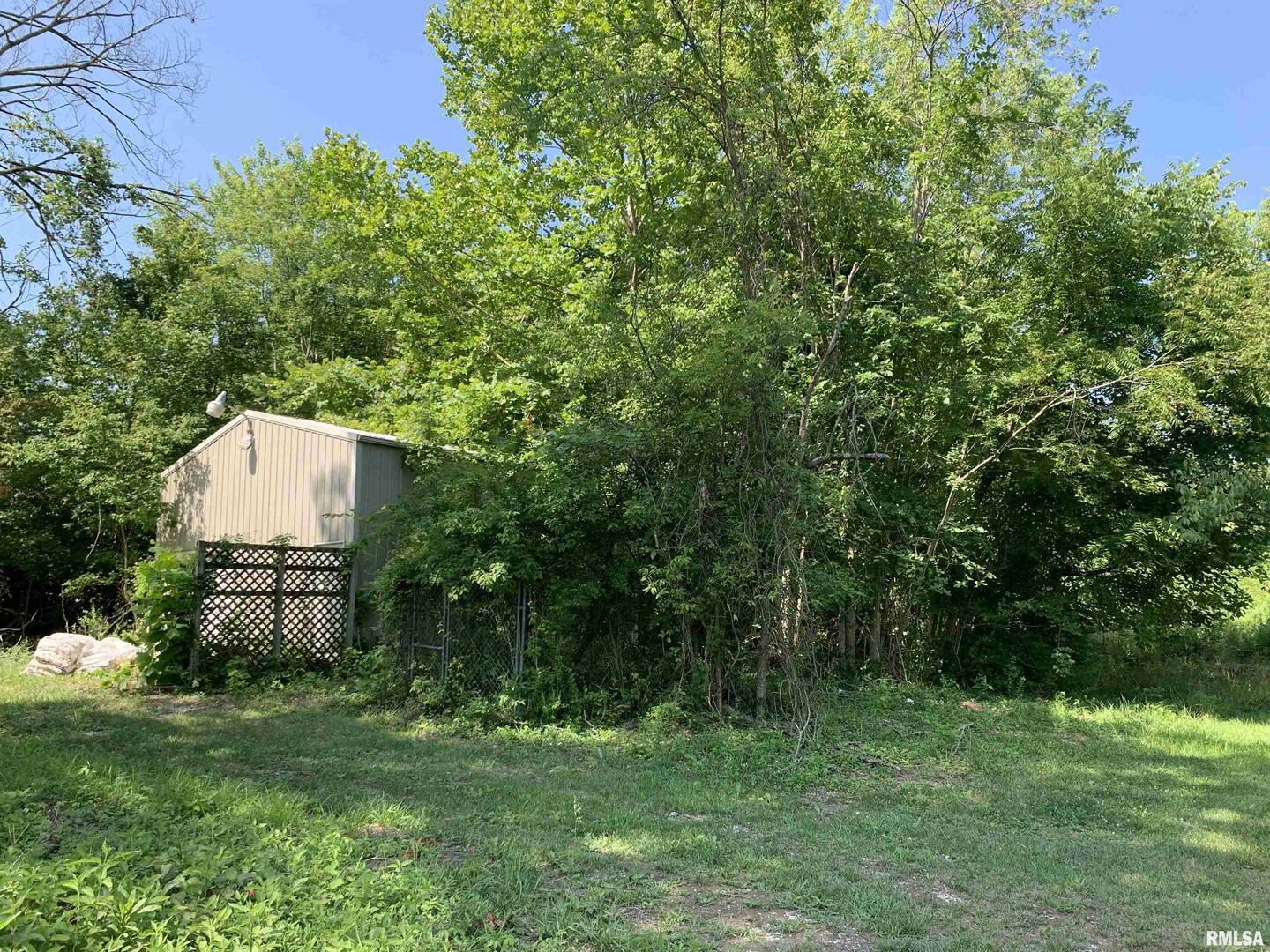 5281-5287 Country Club Road, Unit 2 Murphysboro, IL 62966 - Photo 22 of 27 a backyard of a house with table and chairs