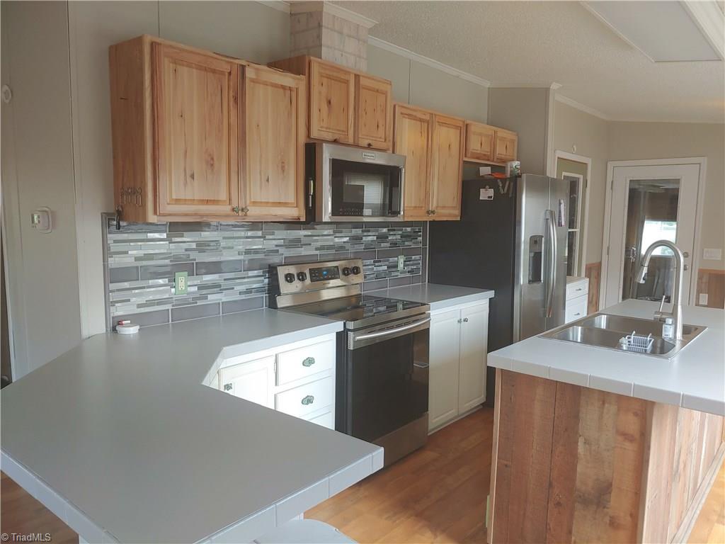 685 Rock Springs Road Harmony, NC 28634 - Photo 3 of 10 Gallery Image 3