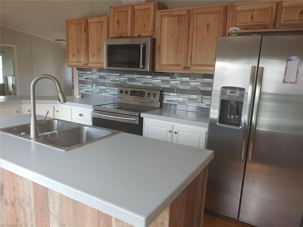 685 Rock Springs Road Harmony, NC 28634 - Photo 4 of 10 Gallery Image 4