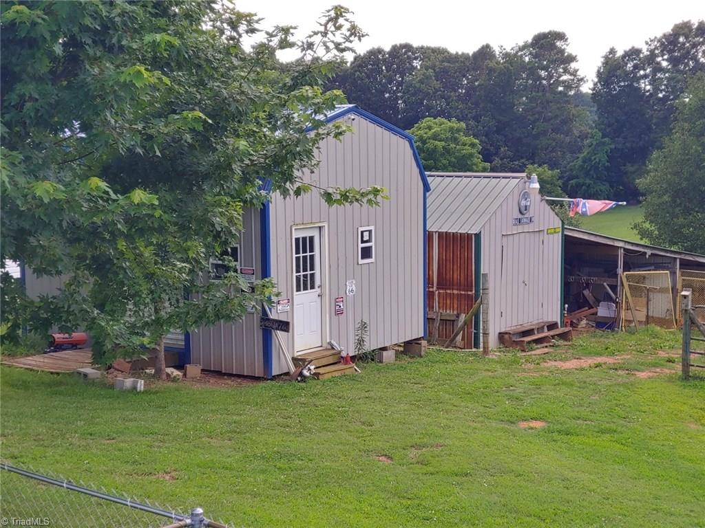 685 Rock Springs Road Harmony, NC 28634 - Photo 6 of 10 Gallery Image 6