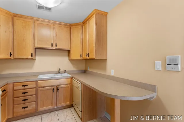 $369,900 | 17 West 10th Street, Unit 420, Holland, MI 49423