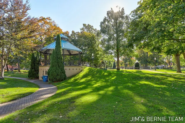 $369,900 | 17 West 10th Street, Unit 420, Holland, MI 49423