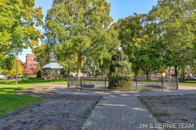 $369,900 | 17 West 10th Street, Unit 420, Holland, MI 49423