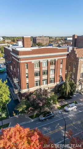 $369,900 | 17 West 10th Street, Unit 420, Holland, MI 49423