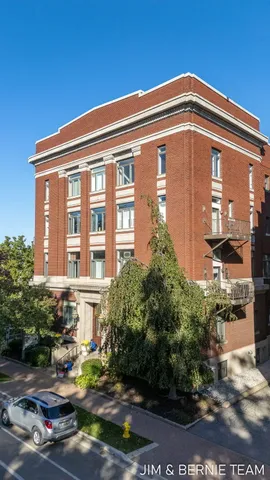 $369,900 | 17 West 10th Street, Unit 420, Holland, MI 49423