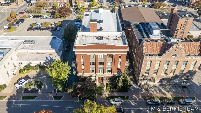 $369,900 | 17 West 10th Street, Unit 420, Holland, MI 49423