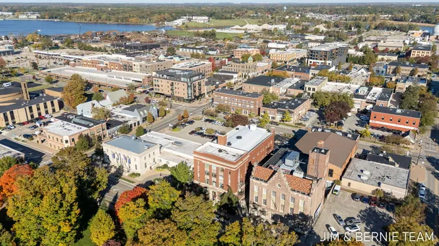 $369,900 | 17 West 10th Street, Unit 420, Holland, MI 49423