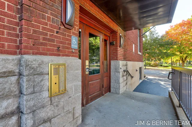 $369,900 | 17 West 10th Street, Unit 420, Holland, MI 49423