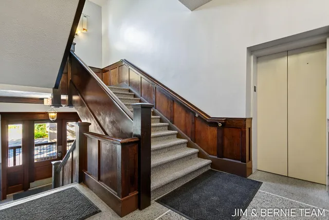 $369,900 | 17 West 10th Street, Unit 420, Holland, MI 49423