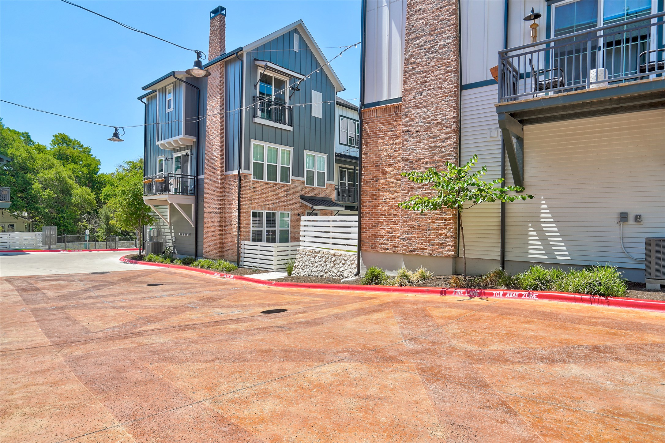 3809 Valley View Road, Unit 13 Austin, TX 78704 - Photo 23 of 27 a backyard of a house