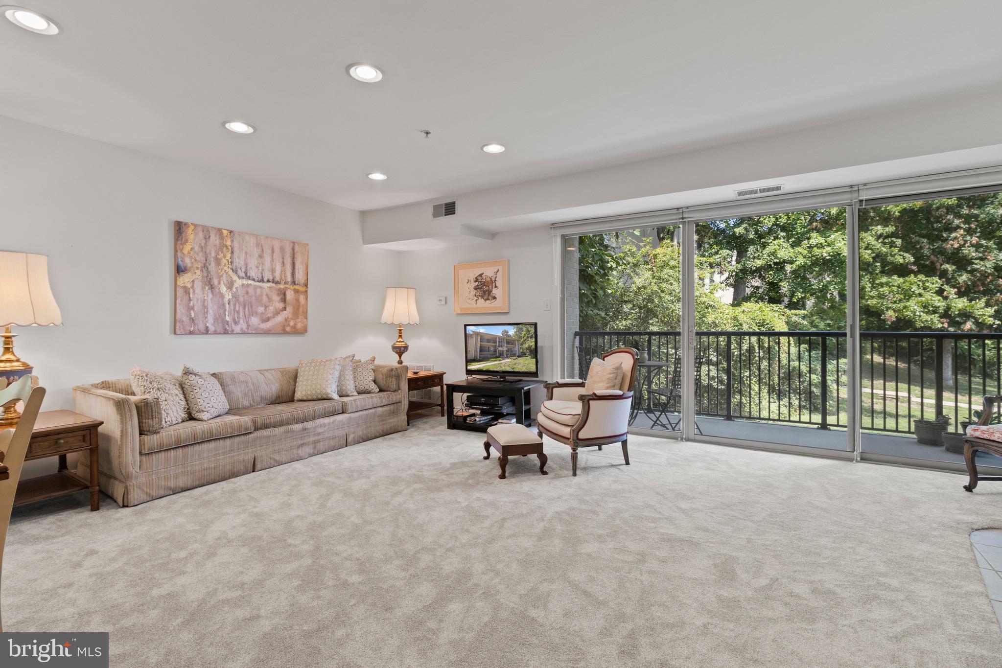 1138 Cove Road, Unit 202 Annapolis, MD 21403 - Photo 3 of 45 Sunny and Bright Living Space