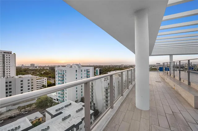 $589,000 | 1600 Southwest 1st Avenue, Unit 307, Miami, FL 33129