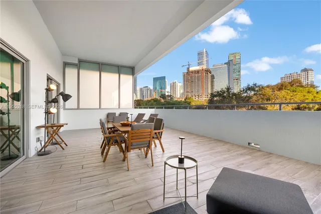 $589,000 | 1600 Southwest 1st Avenue, Unit 307, Miami, FL 33129