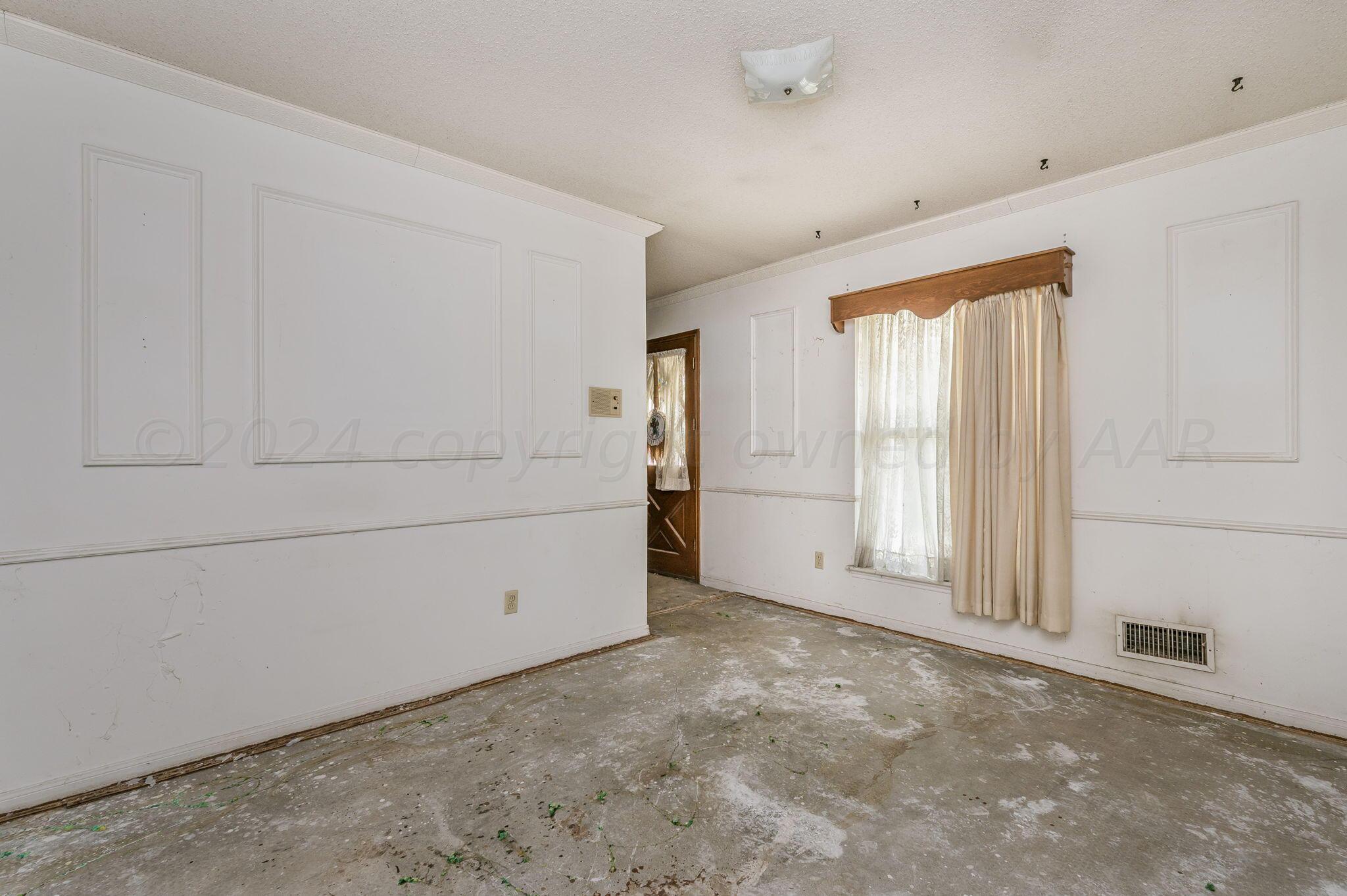 503 Cherry Avenue Dumas, TX 79029 - Photo 4 of 13 a view of an empty room