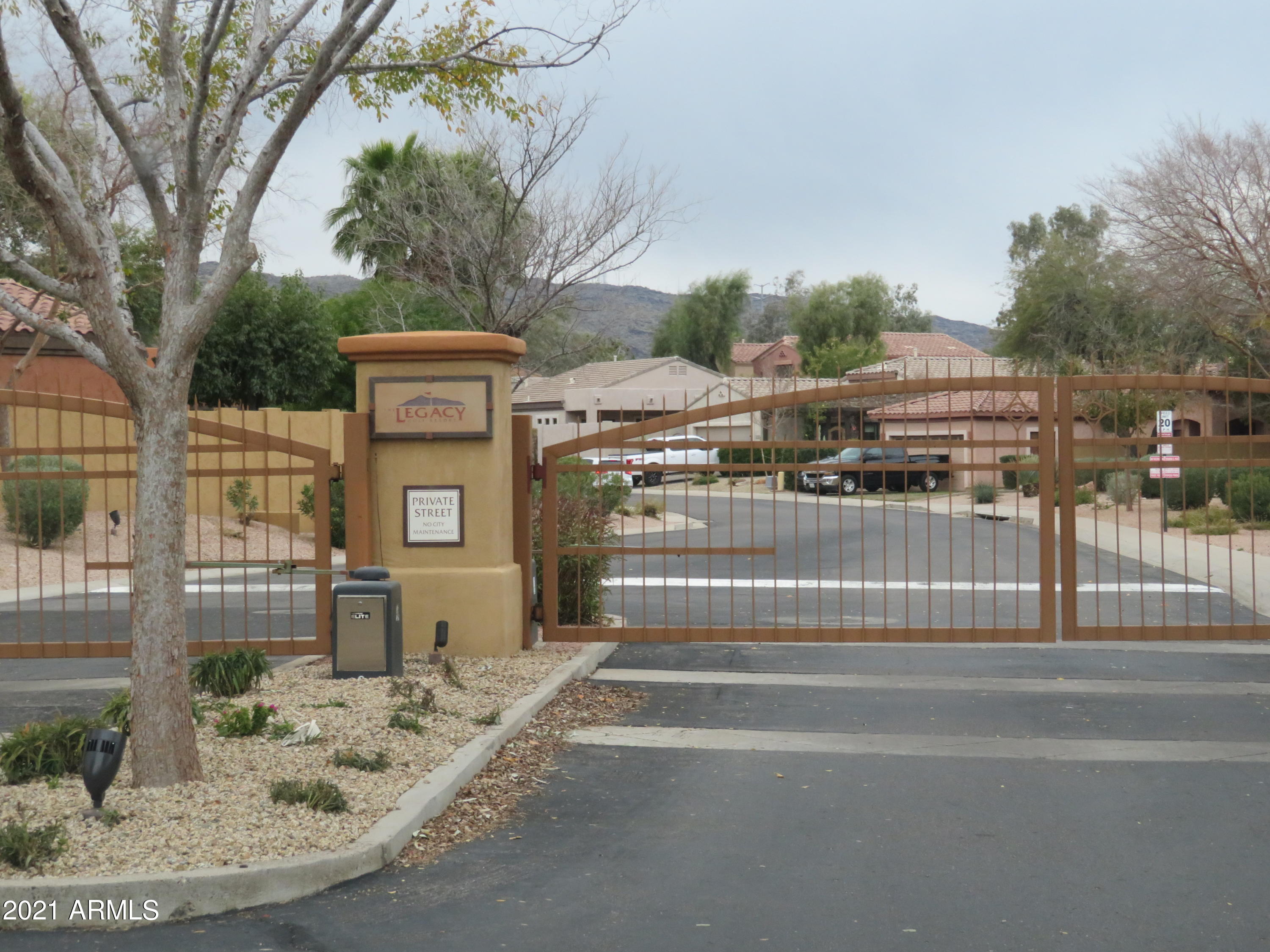 7013 South Golfside Lane Phoenix, AZ 85042 - Photo 5 of 44 Gates