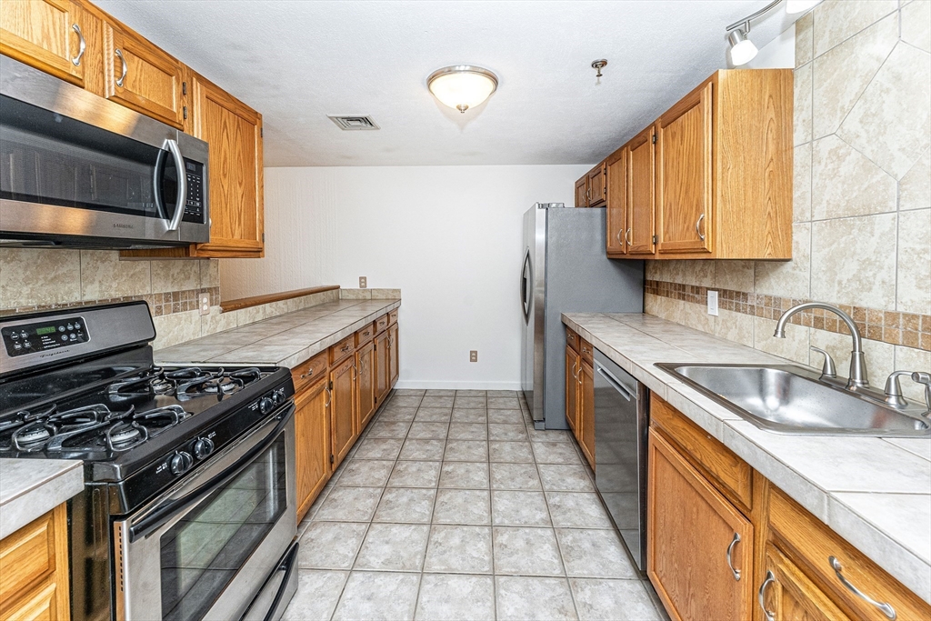 70 West Meadow Road, Unit 24 Haverhill, MA 01832 - Photo 2 of 39 Gallery Image 2