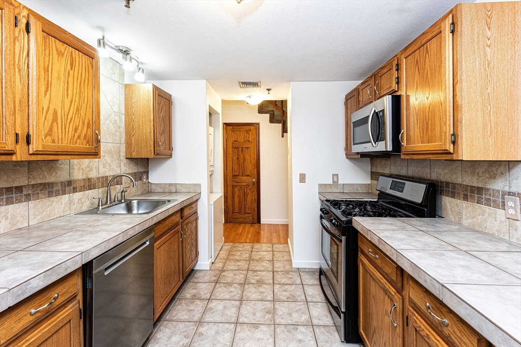 70 West Meadow Road, Unit 24 Haverhill, MA 01832 - Photo 4 of 39 Gallery Image 4