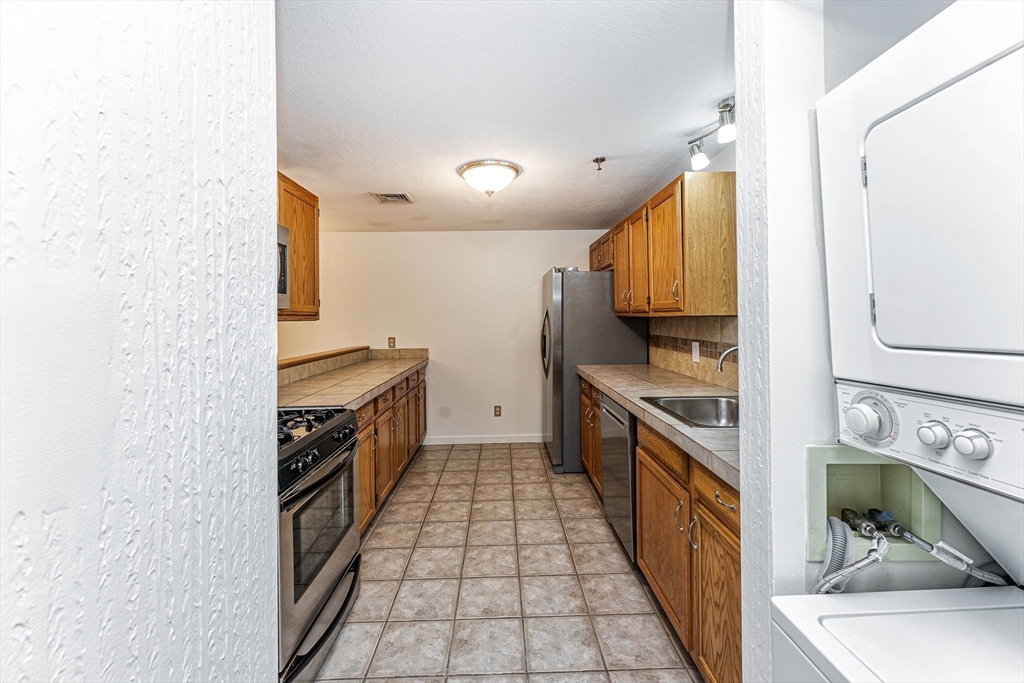 70 West Meadow Road, Unit 24 Haverhill, MA 01832 - Photo 5 of 39 Gallery Image 5