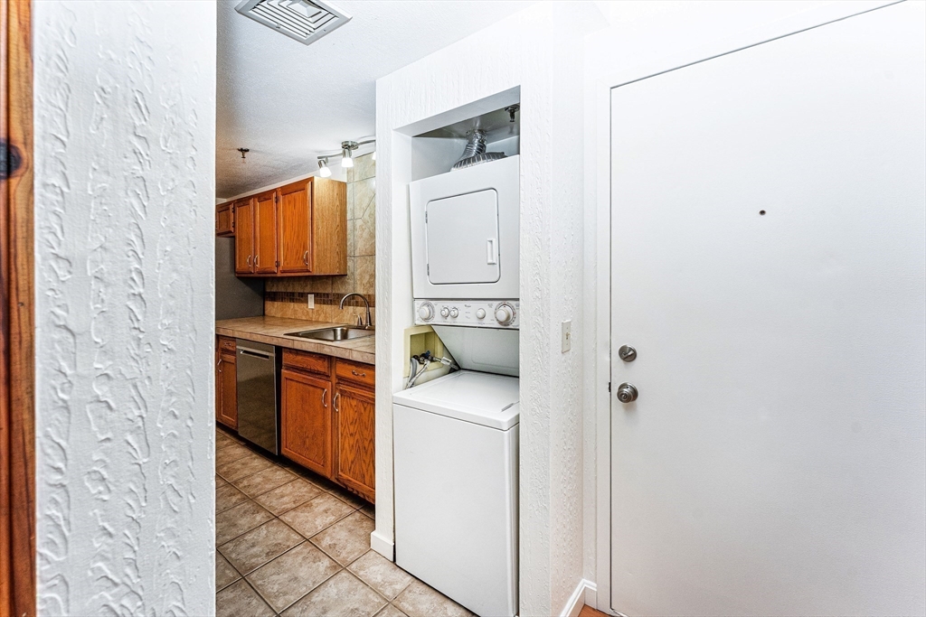 70 West Meadow Road, Unit 24 Haverhill, MA 01832 - Photo 6 of 39 Gallery Image 6