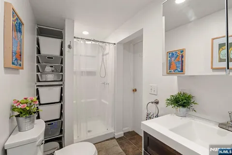 a bath room with a toilet and a shower