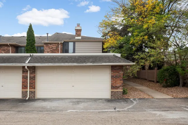 $285,000 | 3650 Gettysburg Avenue South, Unit 100, St. Louis Park, MN 55426