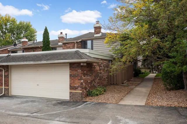 $285,000 | 3650 Gettysburg Avenue South, Unit 100, St. Louis Park, MN 55426