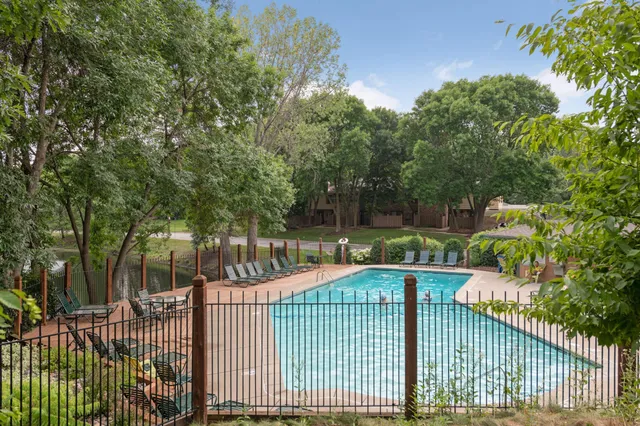 $285,000 | 3650 Gettysburg Avenue South, Unit 100, St. Louis Park, MN 55426