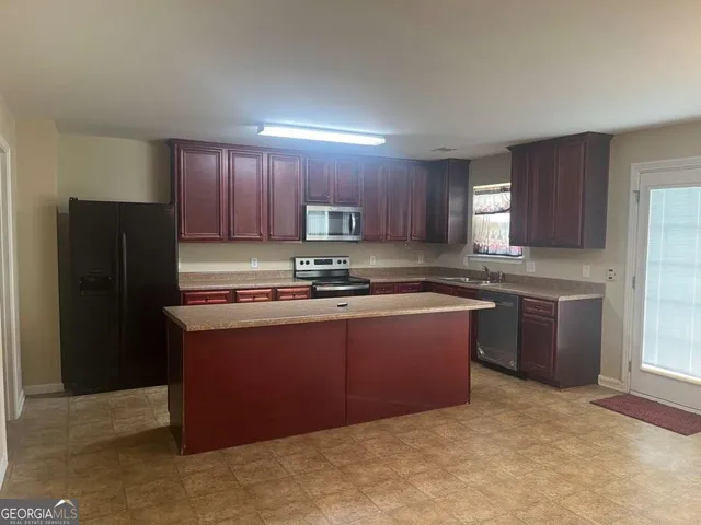 $384,800 | 901 Broderick Circle, Warner Robins, GA 31088