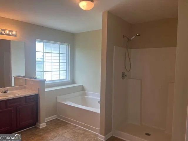 $384,800 | 901 Broderick Circle, Warner Robins, GA 31088