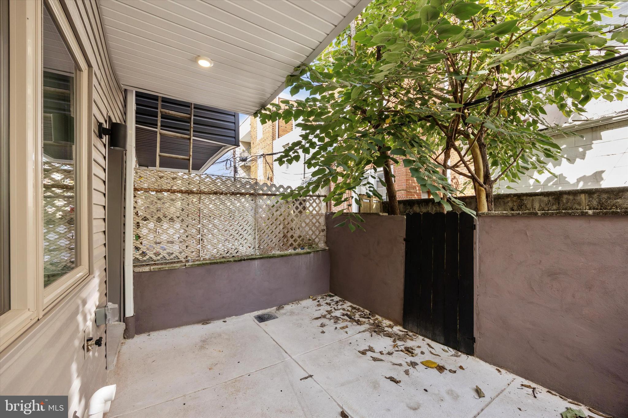 523 Gerritt Street Philadelphia, PA 19147 - Photo 15 of 35 a view of wooden balcony