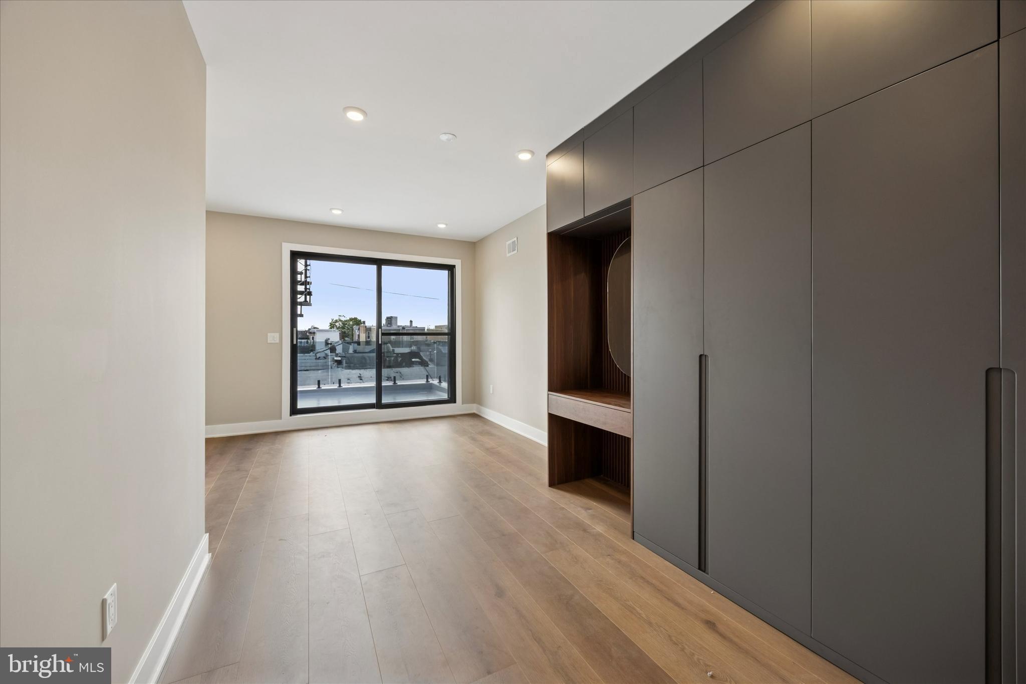 523 Gerritt Street Philadelphia, PA 19147 - Photo 27 of 35 a view of hallway with a large window and wooden floor
