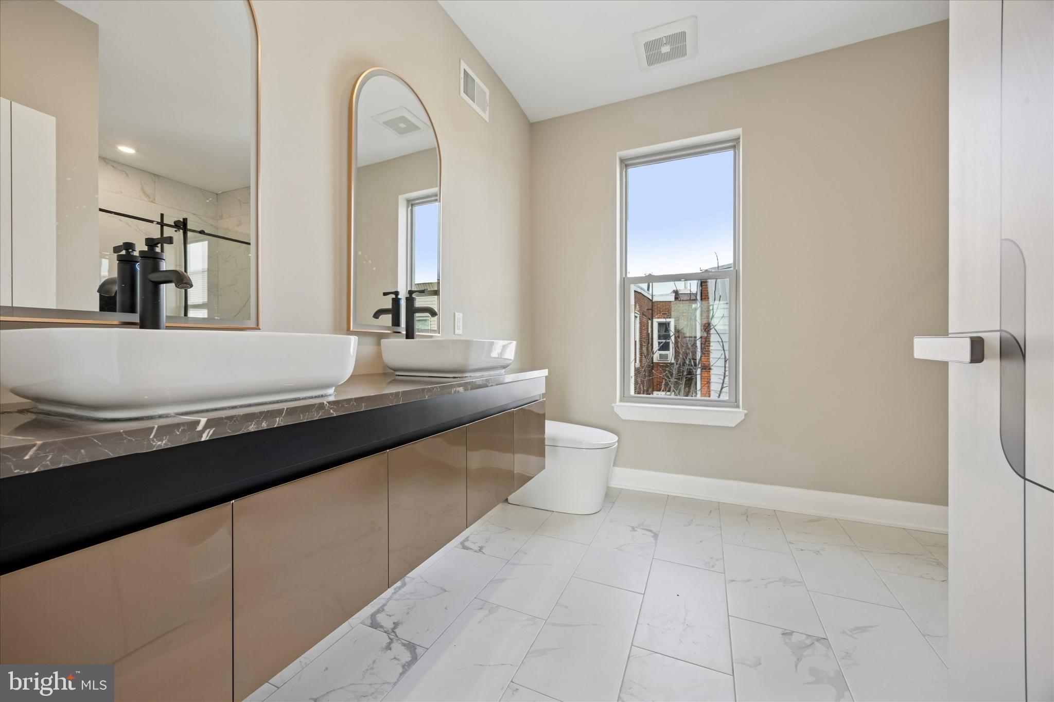 523 Gerritt Street Philadelphia, PA 19147 - Photo 30 of 35 a bathroom with a granite countertop bathtub sink and mirror