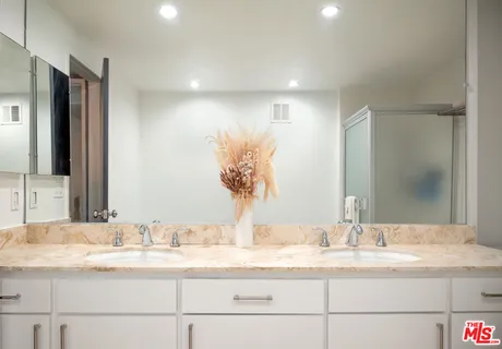 $845,000 | 7259 Hillside Avenue, Unit 202, Los Angeles, CA 90046