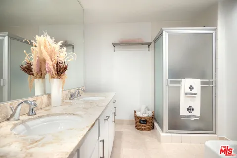 $845,000 | 7259 Hillside Avenue, Unit 202, Los Angeles, CA 90046