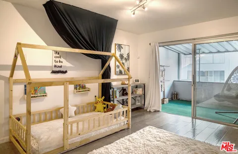 $845,000 | 7259 Hillside Avenue, Unit 202, Los Angeles, CA 90046