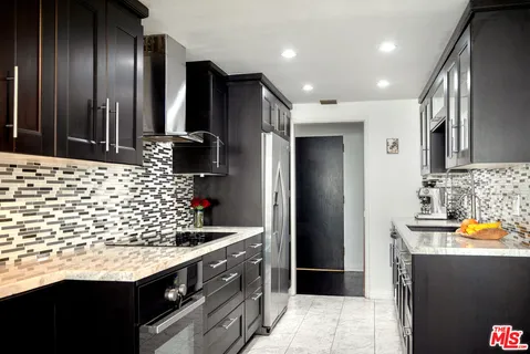 $845,000 | 7259 Hillside Avenue, Unit 202, Los Angeles, CA 90046