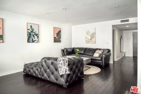 $845,000 | 7259 Hillside Avenue, Unit 202, Los Angeles, CA 90046