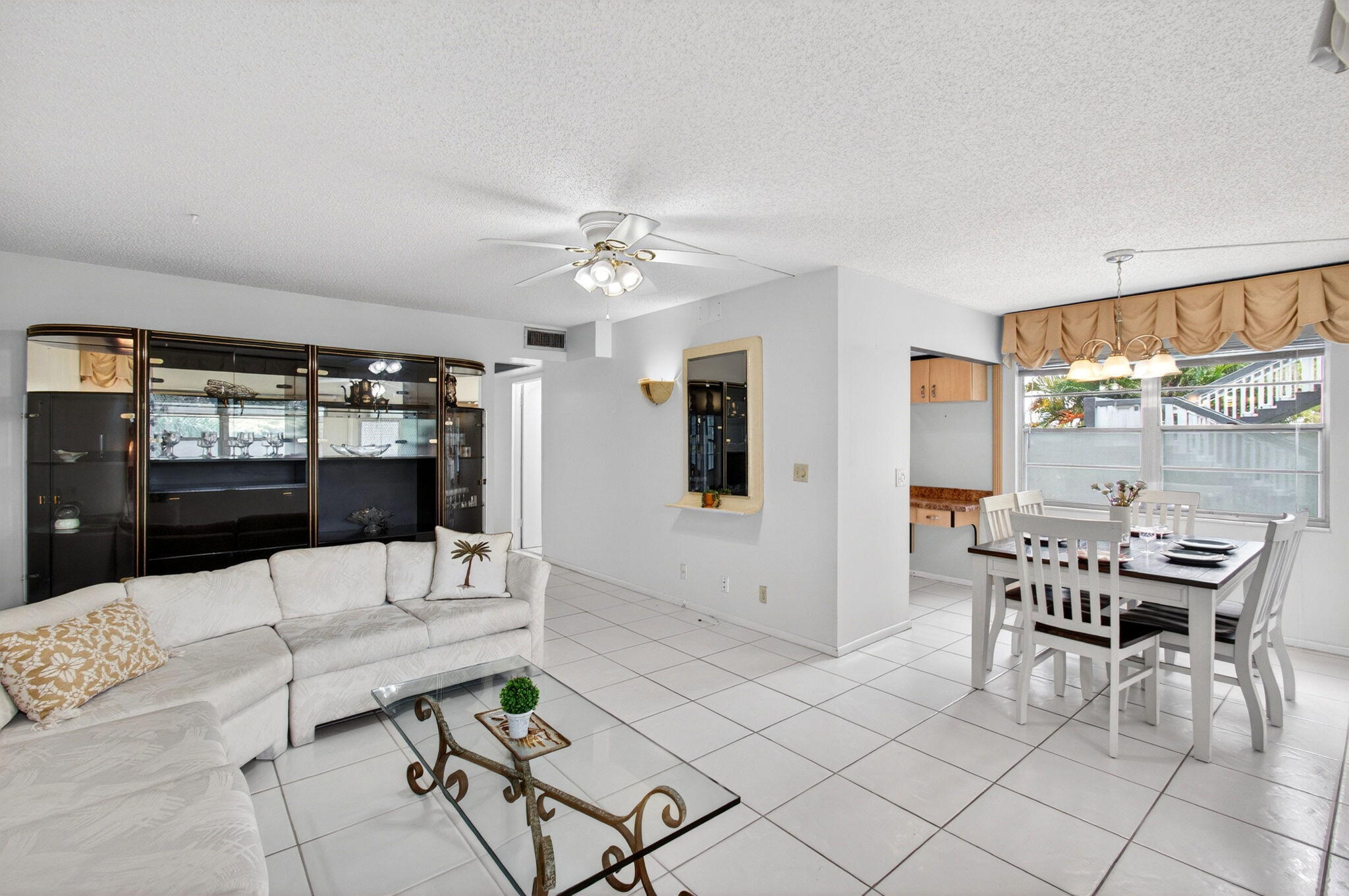 19 Suffolk A Boca Raton, FL 33434 - Photo 8 of 20 Living/Dining Room