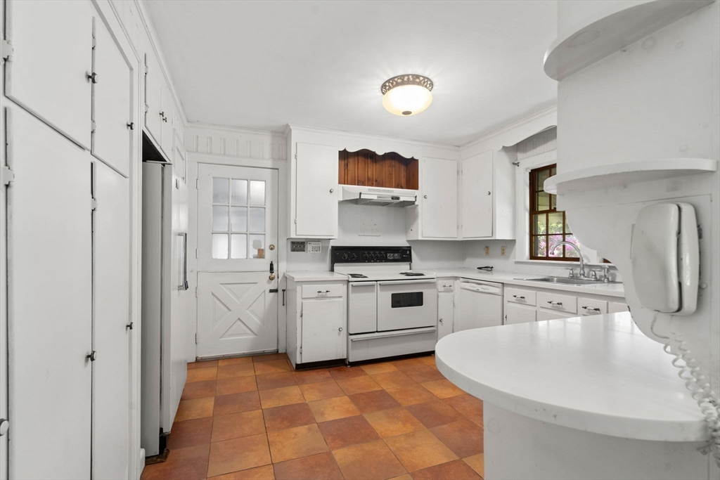 3 Pall Mall Walpole, MA 02032 - Photo 14 of 42