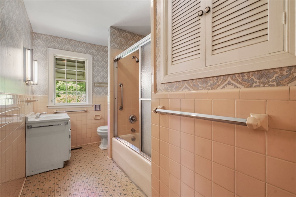 3 Pall Mall Walpole, MA 02032 - Photo 27 of 42