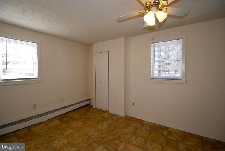 19289 Gleedsville Road Leesburg, VA 20175 - Photo 13 of 29 Additional Room may be used as home office/bedroom