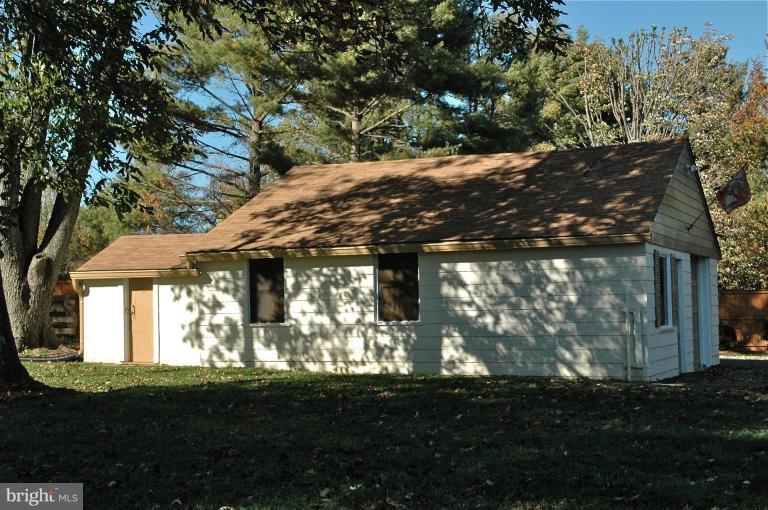 19289 Gleedsville Road Leesburg, VA 20175 - Photo 18 of 29 Detached garage