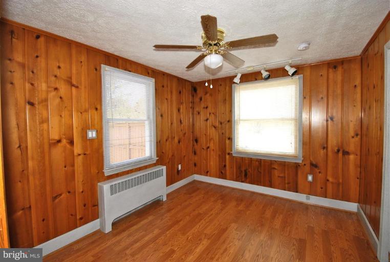 19289 Gleedsville Road Leesburg, VA 20175 - Photo 8 of 29 Bedroom #3