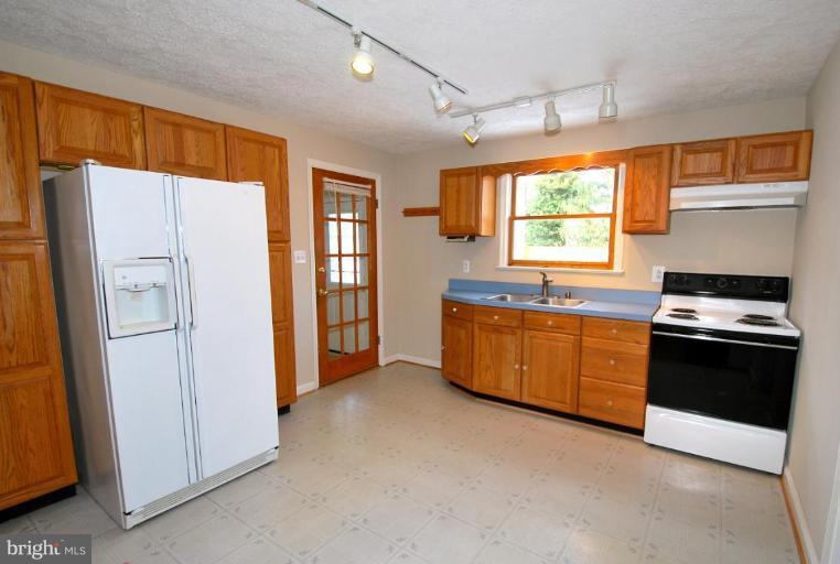 19289 Gleedsville Road Leesburg, VA 20175 - Photo 10 of 29 Kitchen