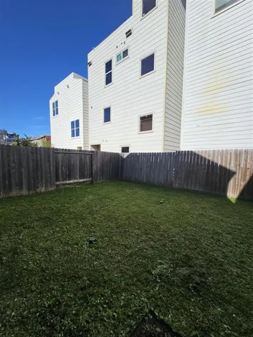 a picture of a wall with a bench