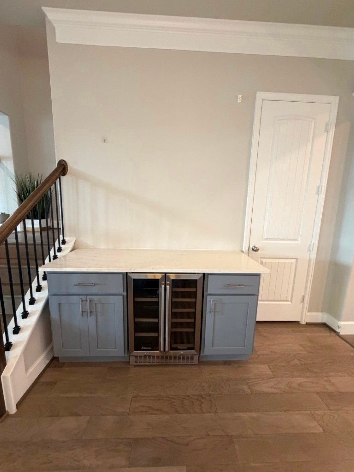 4610 Center Street Houston, TX 77007 - Photo 8 of 36 a view of an empty room with furniture and window