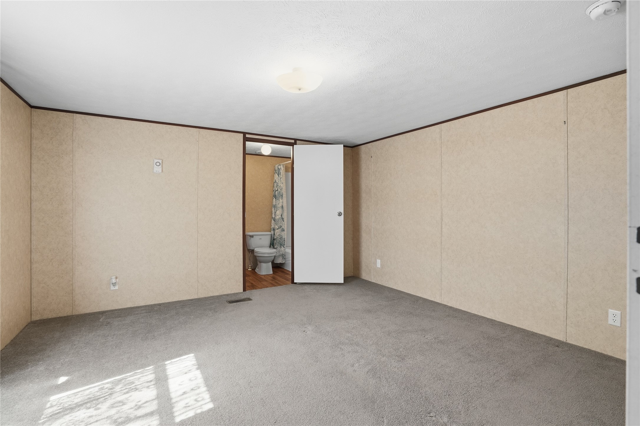 801 Genoa Red Bluff Road Pasadena, TX 77504 - Photo 17 of 32 Primary bedroom